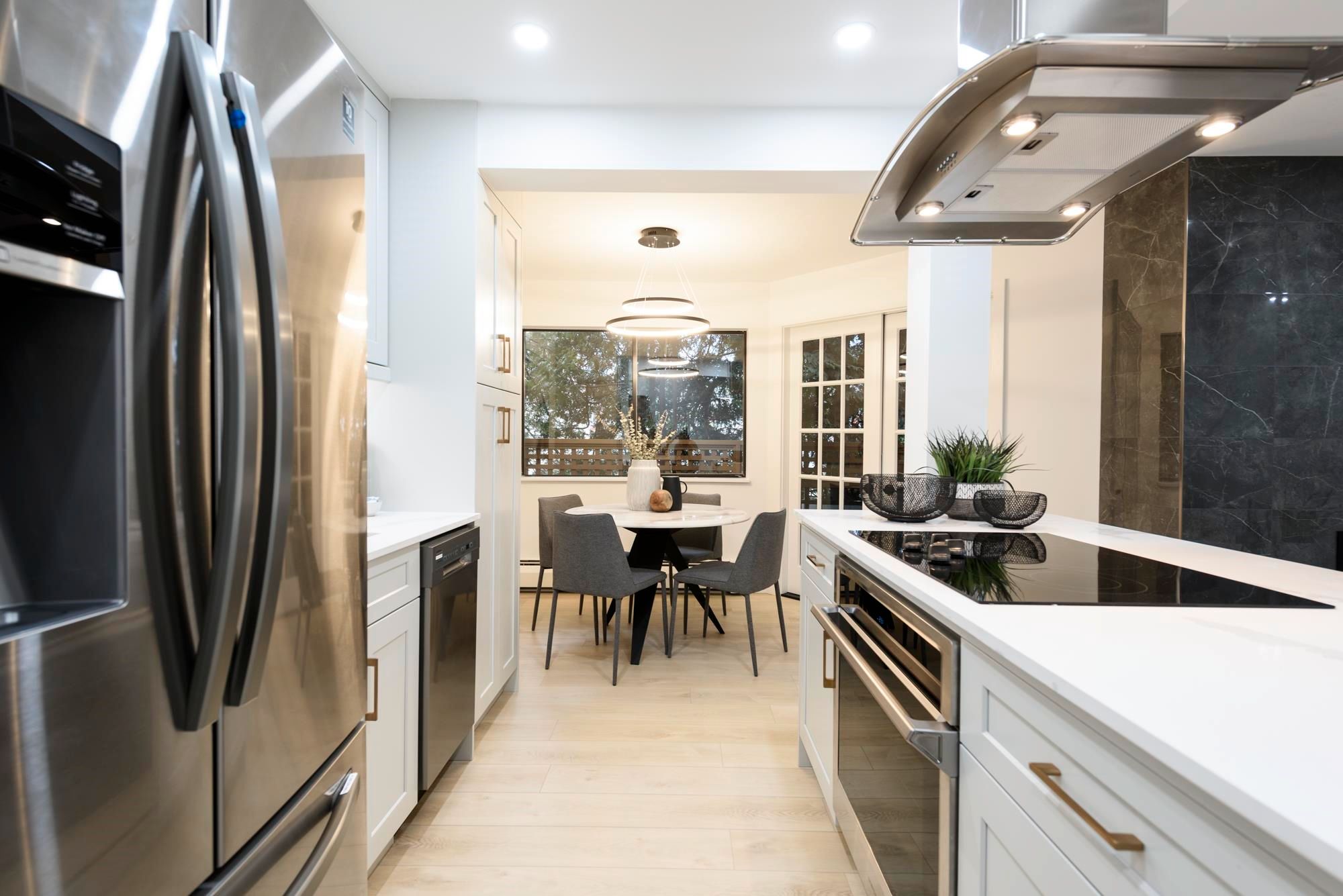 Main Photo: 215 2320 W 40TH Avenue in Vancouver: Kerrisdale Condo for sale (Vancouver West)  : MLS®# R2639306
